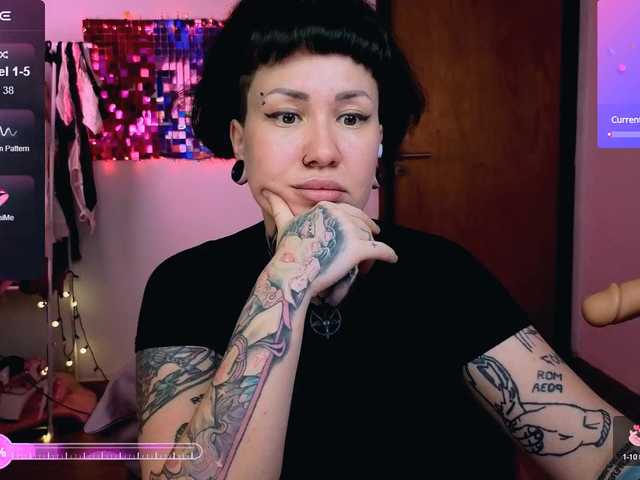 SenoritaDakota's BongaCams show and profile