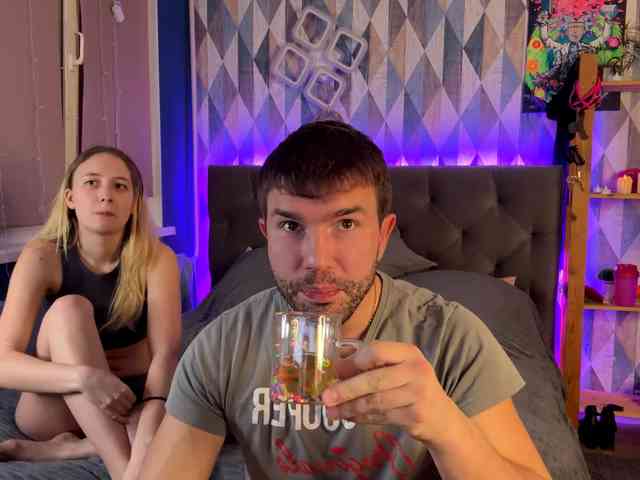 SmallTownCouple webcam