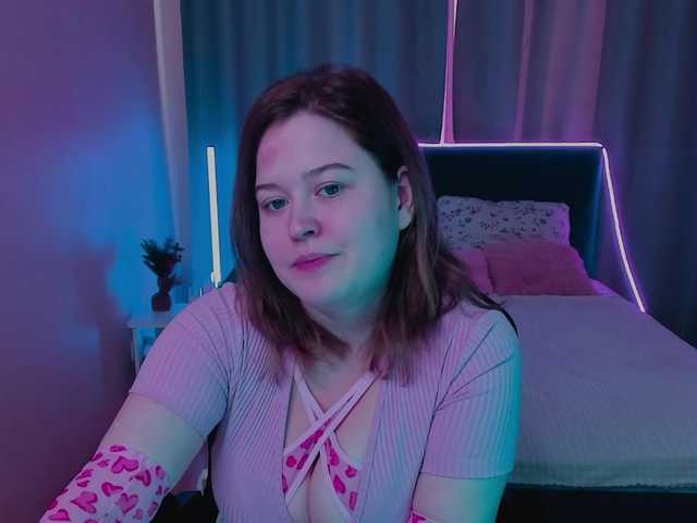 HelenHartt's BongaCams show and profile