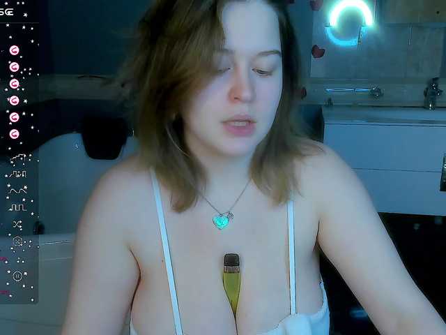 HelenHartt's BongaCams show and profile