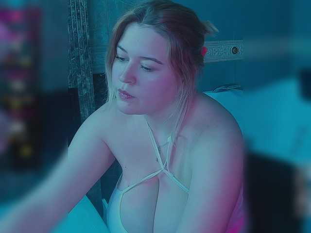 HelenHartt's BongaCams show and profile