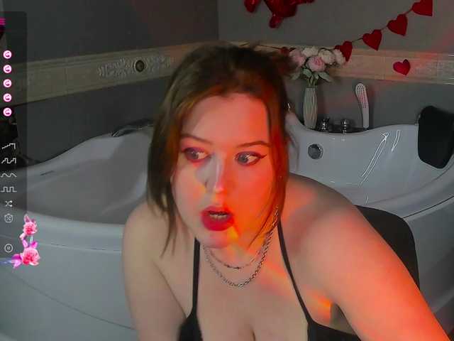 HelenHartt's BongaCams show and profile