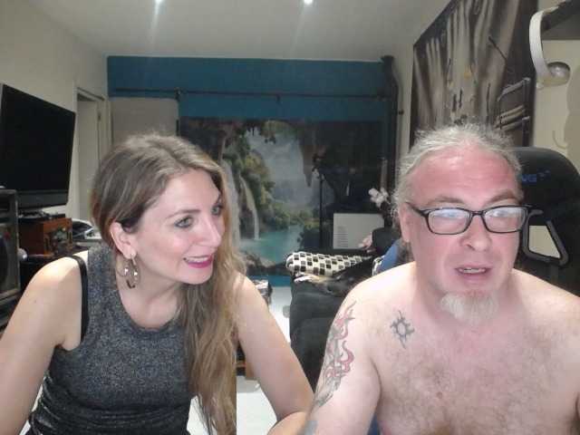 GiselleandJay live on cam