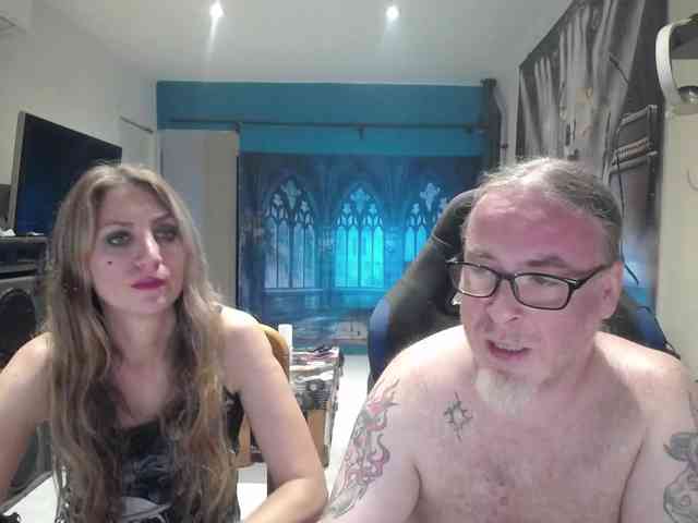 GiselleandJay webcam