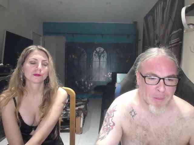 GiselleandJay webcam