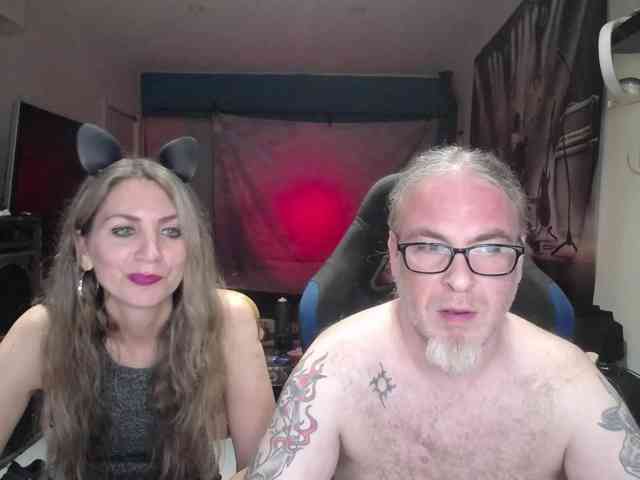 GiselleandJay webcam