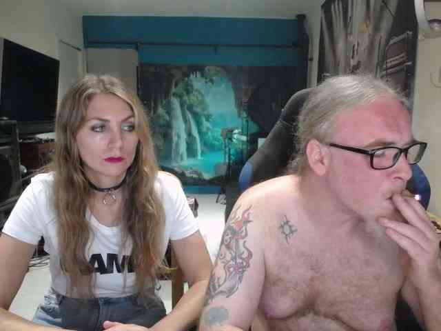 GiselleandJay webcam