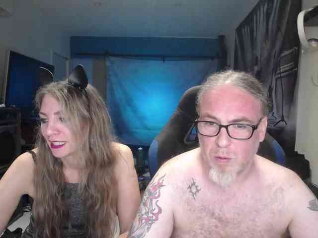 GiselleandJay webcam