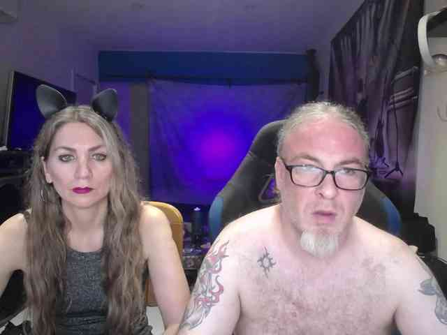 GiselleandJay webcam