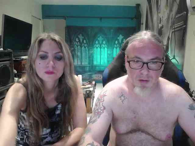 GiselleandJay webcam