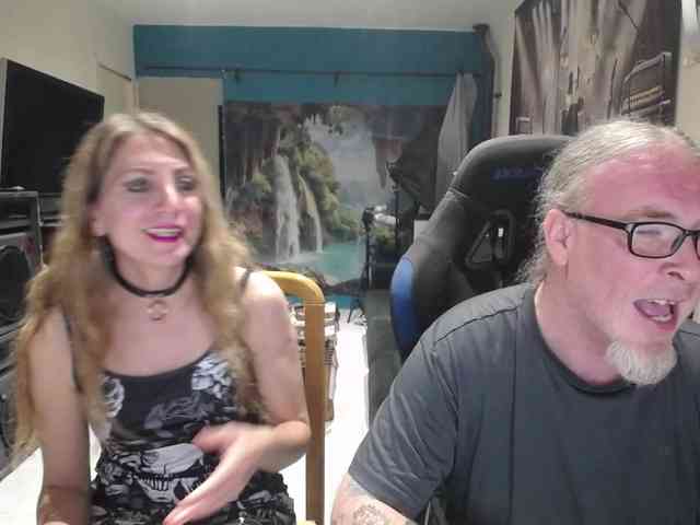 GiselleandJay webcam