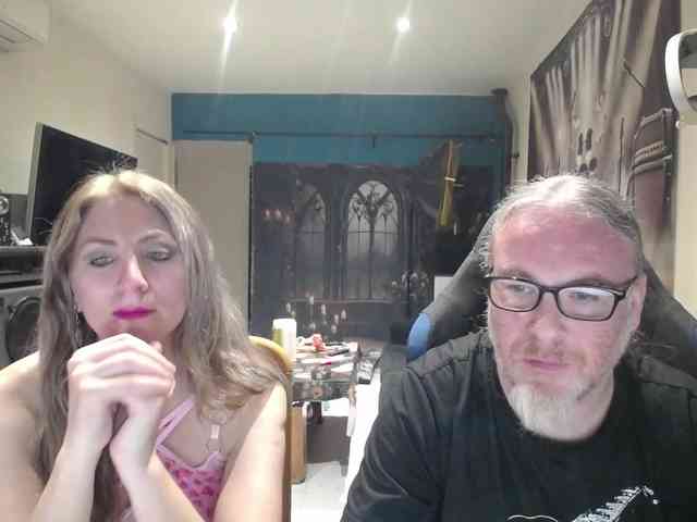 GiselleandJay webcam