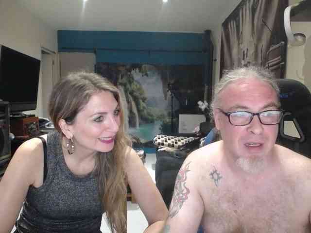 GiselleandJay webcam
