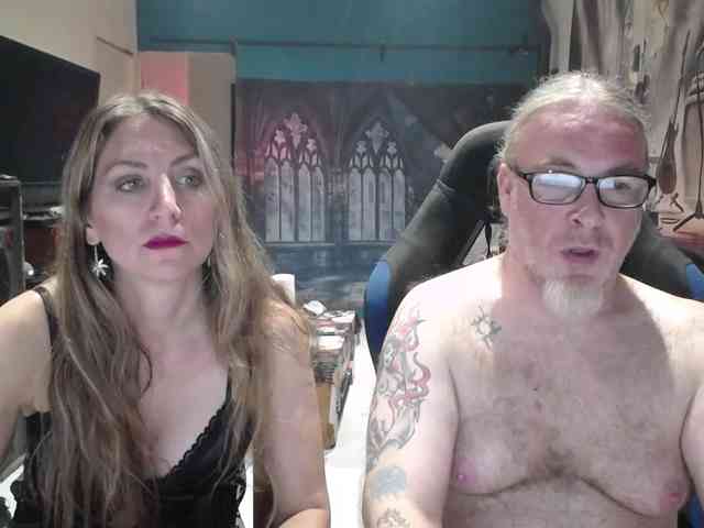 GiselleandJay webcam