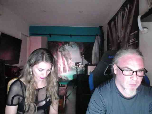 GiselleandJay webcam