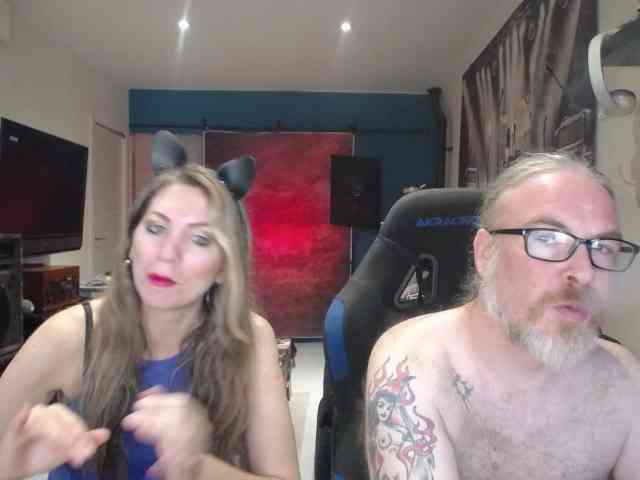 live nude chatroom GiselleandJay