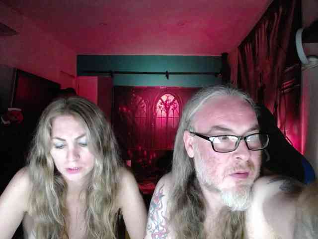 GiselleandJay webcam