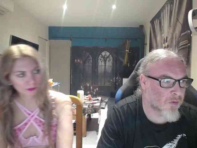 GiselleandJay webcam