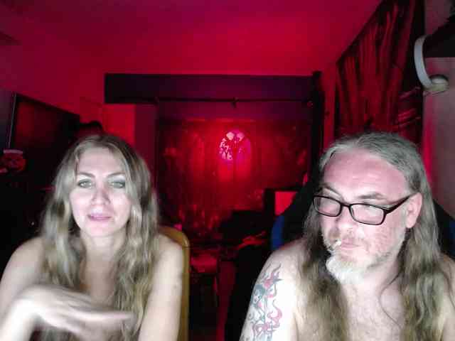 GiselleandJay webcam