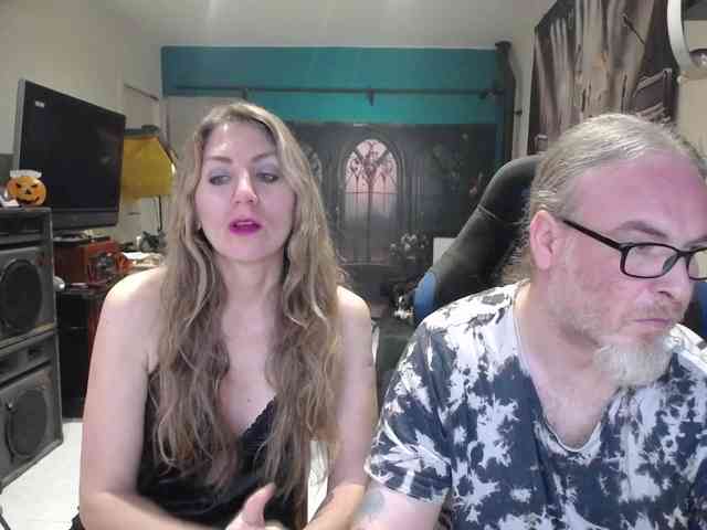 GiselleandJay webcam