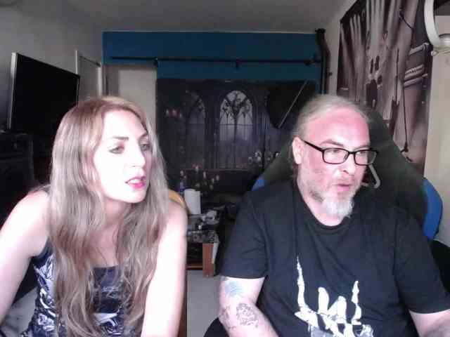 GiselleandJay webcam