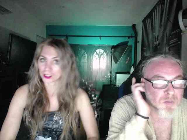 GiselleandJay webcam