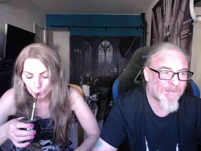 GiselleandJay webcam