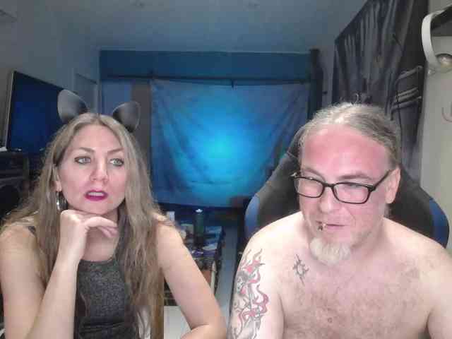 GiselleandJay webcam