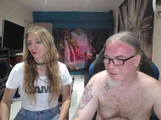 GiselleandJay webcam