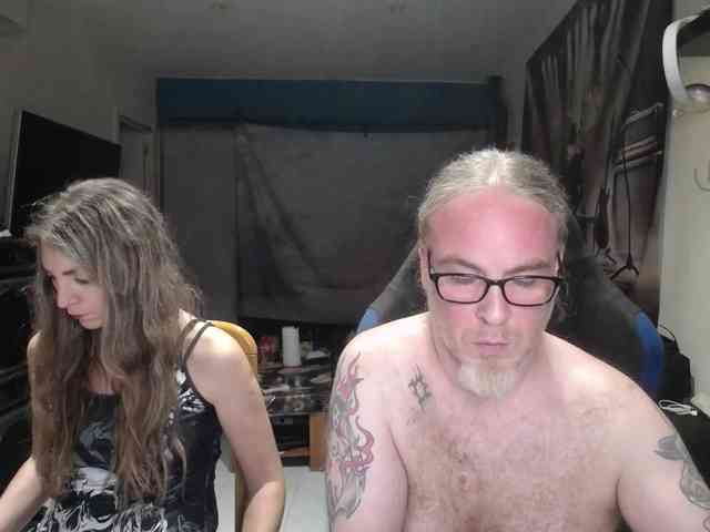 GiselleandJay webcam