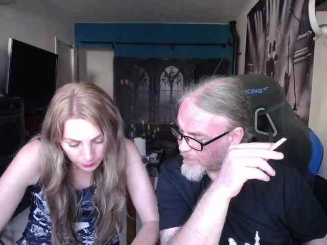 GiselleandJay webcam