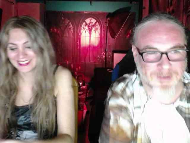 GiselleandJay webcam