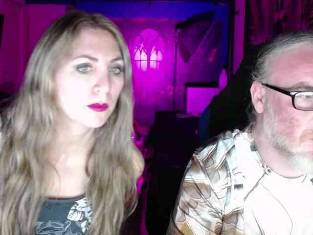 GiselleandJay webcam