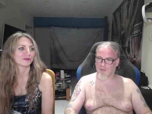 GiselleandJay webcam