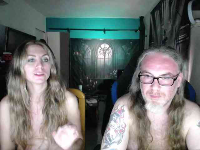 GiselleandJay webcam