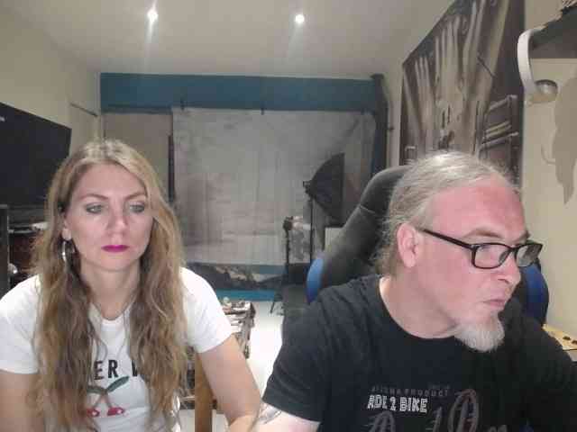 GiselleandJay webcam