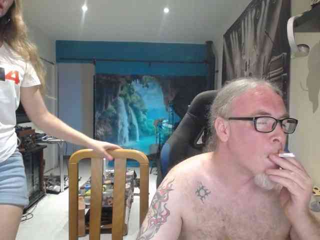 GiselleandJay webcam