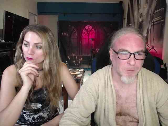 GiselleandJay webcam