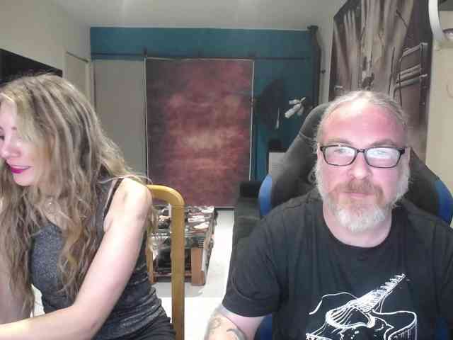 live nude chatroom GiselleandJay