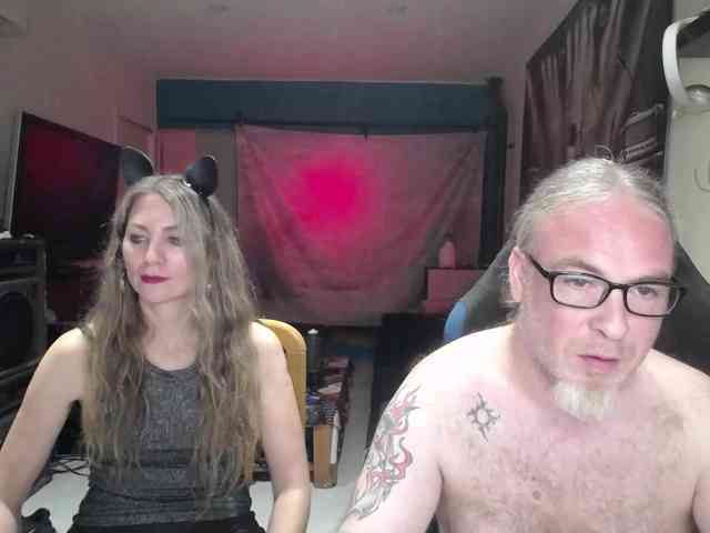 GiselleandJay webcam