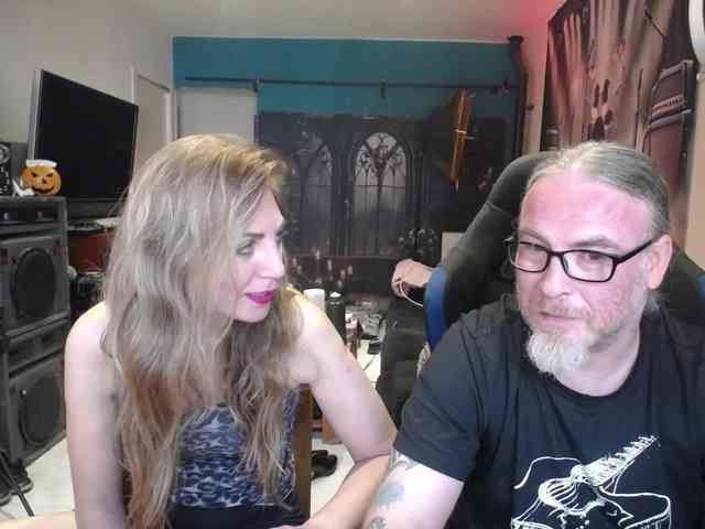 GiselleandJay webcam