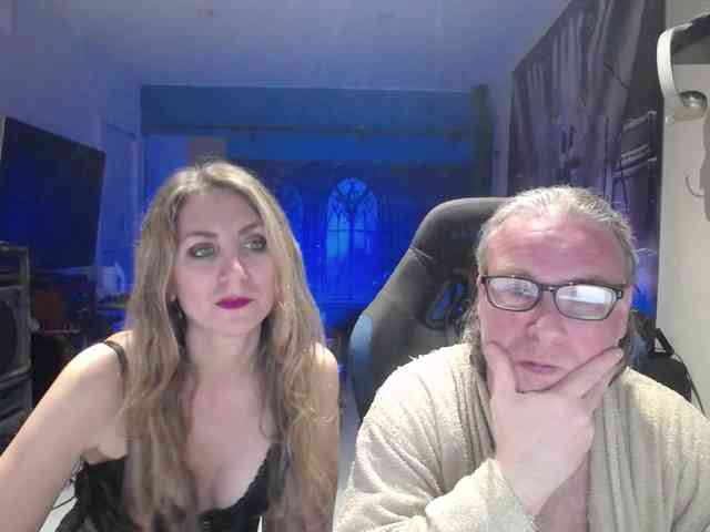 GiselleandJay webcam