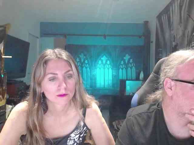 GiselleandJay webcam