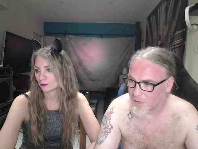 GiselleandJay webcam
