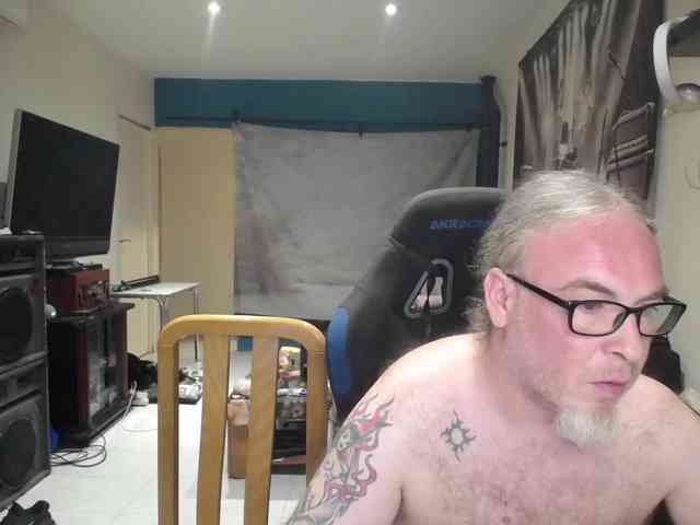 GiselleandJay webcam