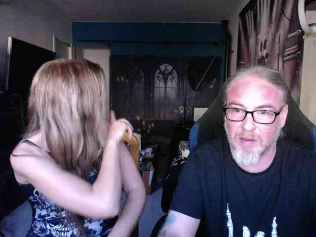 GiselleandJay webcam