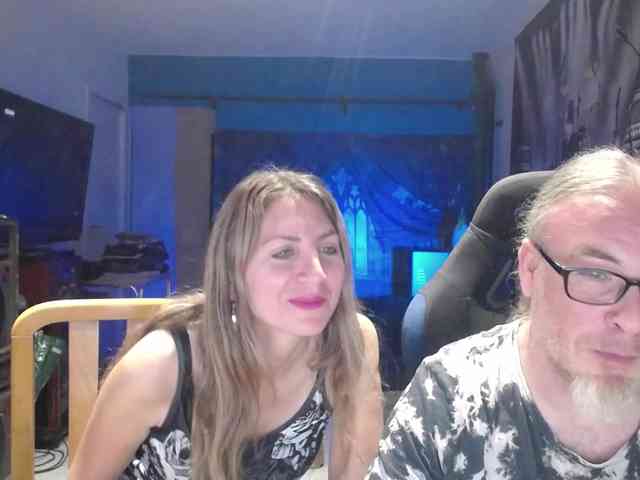 GiselleandJay webcam