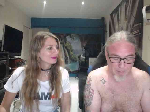 GiselleandJay webcam