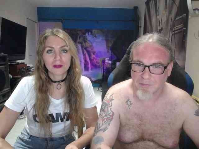 GiselleandJay webcam