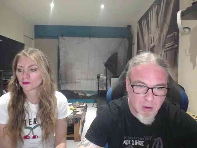 GiselleandJay webcam